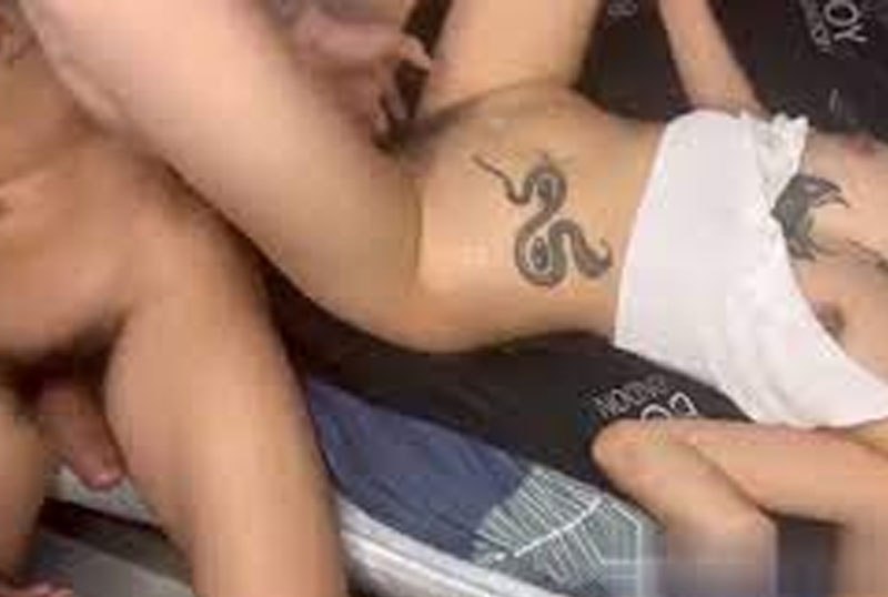 โชว์หีให้ดูกระตุ้นกระจู๋ให้เกิดอารมณ์ [XNXX]
