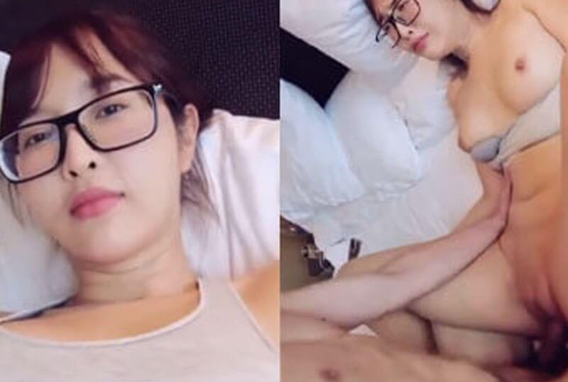 สาวแว่นแอ่นหี เดียร์ลอง [Onlyfans]