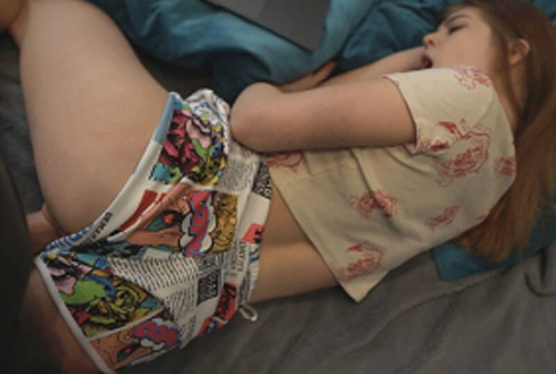 ฝรั่งสาวน้ำว่าวเยิ้มเต็มจิ๋ม [Pornhub]